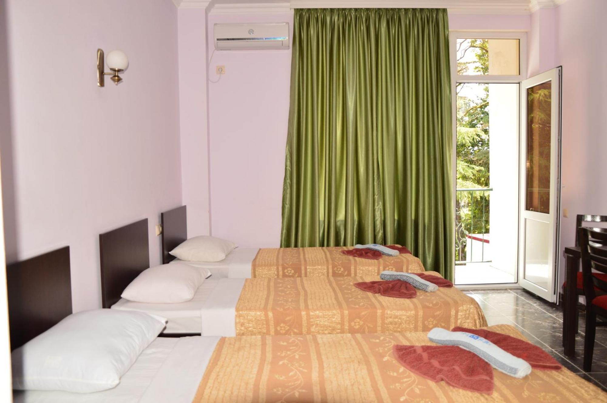 Golden Fleece Hotel يوريكي الغرفة الصورة