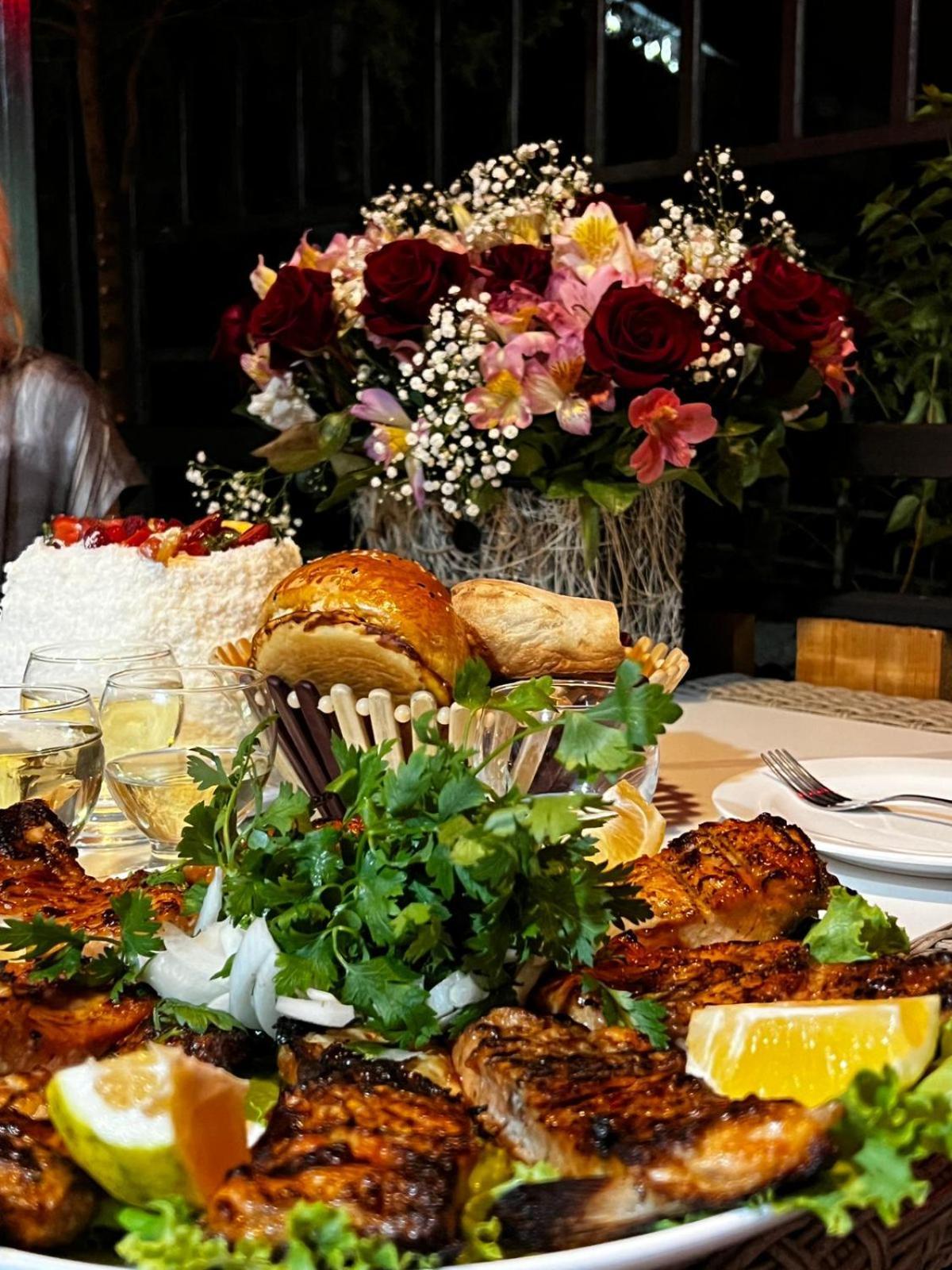 Golden Fleece Hotel يوريكي المظهر الخارجي الصورة