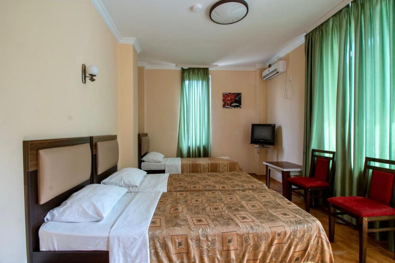 Golden Fleece Hotel يوريكي المظهر الخارجي الصورة
